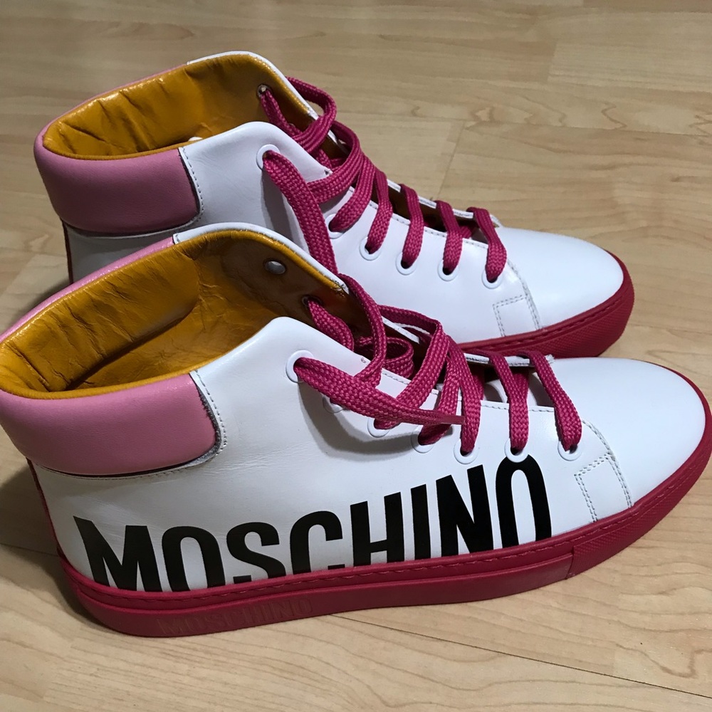 High Top Logo Sneaker MOSCHINO Size 8